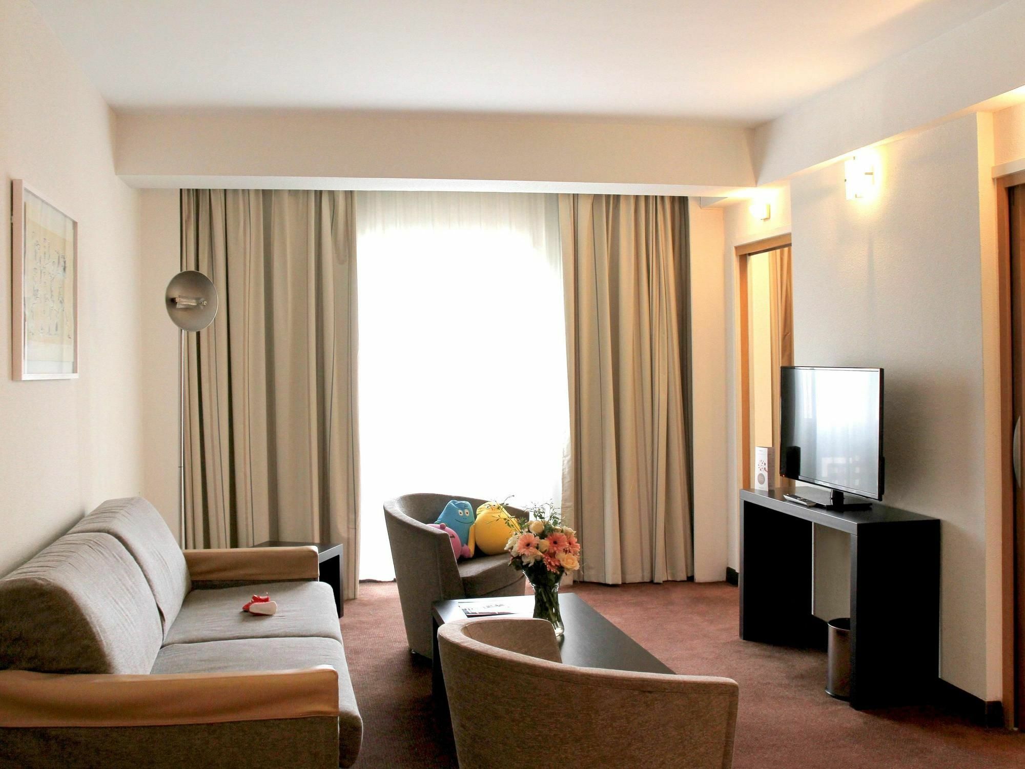 Novotel Kaszentína Kültér fotó